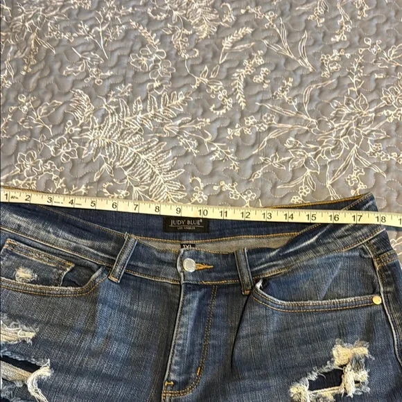 Judy Blue Blue Distressed Jean Shorts Raw-Edge Hem - Picture 3 of 4